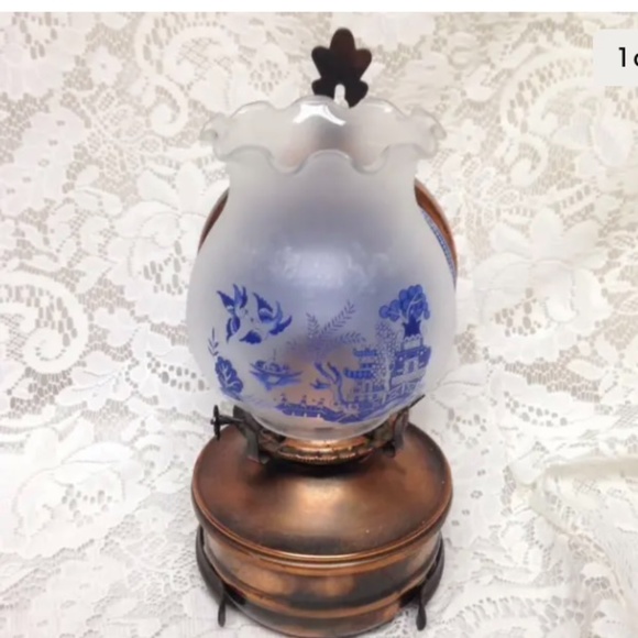Accents Vintage Rare Beautiful 4pc Blue Willowcopper Oil Lamp